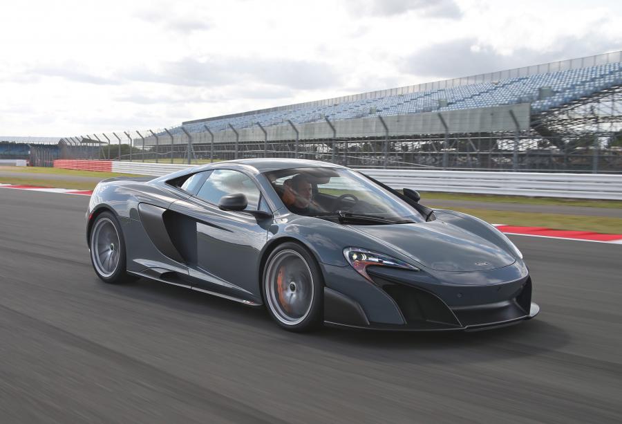  McLaren 675LT 2016 года  (US) (фото 29 из 29)